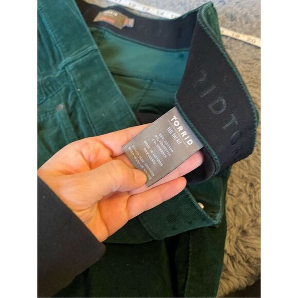 Torrid bombshell skinny corduroy green pants size 26 - Picture 5 of 8